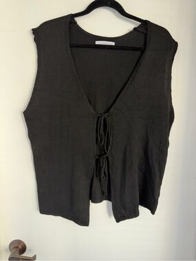 Sleeveless Tie-Front Knit Vest — Black